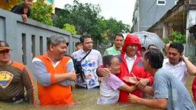 Gubernur DKI Jakarta, Anies Baswedan di lokasi banjir di Kelurahan Cipinang Melayu, Jakarta Timur, 20 Februari 2017. (TEMPO/Chitra) (Tempo)