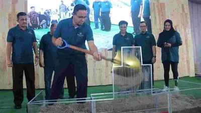Gubernur DKI Jakarta, Anies Baswedan melakukan grounbreaking pembangunan tahap kedua rumah DP nol persen di Cilangkap, Jakarta, Kamis (12/12/2019).(Ayojakarta.com/Aprilia Rahapit)