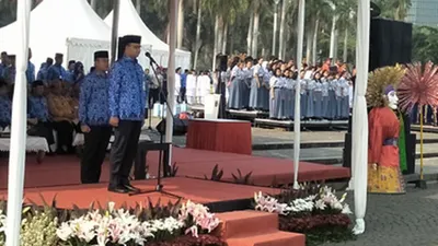 Gubernur DKI Jakarta Anies Baswedan memimpin upacara Hari Pahlawan di Silang Monas/Ayojakarta.com-Aprilia Rahapit