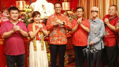 Gubernur DKI Jakarta, Anies Baswedan, merayakan malam pergantian Tahun Baru Cina 2571 bersama warga keturunan Tionghoa di Wihara Dharma Bakti dan Wihara Dharma Jaya, Petak Sembilan, Glodok, Jakarta Barat. (beritajakarta.id)