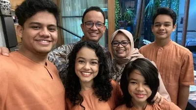 Gubernur DKI Jakarta, Anies Baswedan, dan keluarga merayakan Idul Fitri 1441 H di rumah mereka. (Instagram Anies Baswedan)