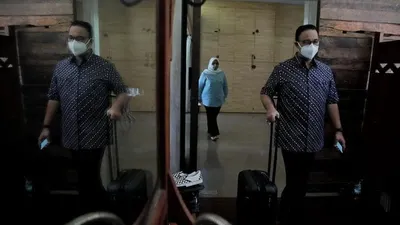 Anies Baswedan saat menjalani isolasi mandiri/ dok humas