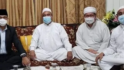 Anies Baswedan saat menjenguk Rizieq Shihab/ dok via Suara.com