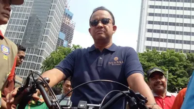 Gubernur DKI Jakarta, Anies Baswedan saat meninjau penataan PKL di Jl MH. Thamrin-Jl Jenderal Sudirman, Jakarta Pusat, Minggu (3/11/2019)/Pemprov DKI