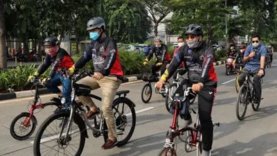 Kegiatan gowes sepeda komunitas GAJ bareng Gubernur DKI, Anies Baswedan/dok: beritajakarta.id
