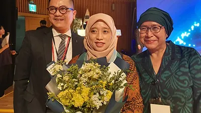 Anna Kusumah foto bersama Wakil Kepala Perwakilan RI, Siti Sofia Sudarma dan Walikota Park Won-soon/KBRI Seoul