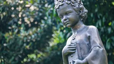 Patung Anne de Kiev di Taman Cattleya atau Taman Tomang (barat.jakarta.go.id)