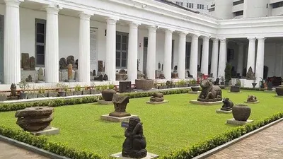 Arca-arca di Museum Gajah/Tribun