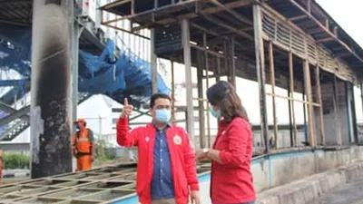 Wagub DKI, Ariza, meninjau Halte Transjakarta yang dibakar massa pendemo, Kamis (8/10/2020)/dok: beritajakarta.id