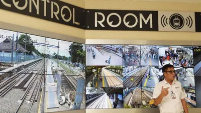 Ruang kontrol perjalanan kereta rel listrik (KRL) Jabodetabek di Stasiun Juanda, Jakarta Pusat, (Beritasatu.com/Antara)