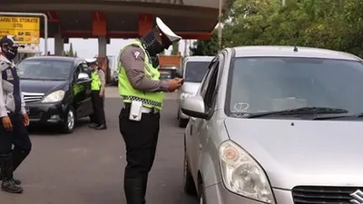 Semua orang yang akan masuk atau keluar DKI Jakarta harus memiliki Surat Izin Keluar Masuk (SIKM) DKI Jakarta sebagaimana diatur dalam Pergub DKI 47/2020. (Liputan 6/Angga Yuniar)
