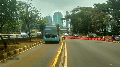 Ilustrasi arus lalu lintas di Jalan Gatot Subroto, depan Kompleks Parlemen Senayan, Jakarta Pusat mengalami penutupan oleh Ditlantas Polda Metro Jaya/Ayojakarta.com