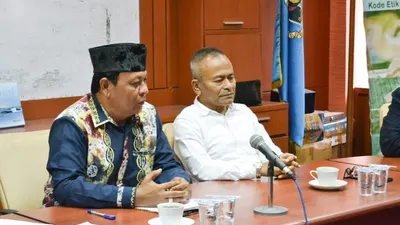 Ketua Umum PWI Pusat, Atal S Depari, bersama Gubernur Kalsel, Sahbirin Noor. (Dok. Humas HPN 2020)