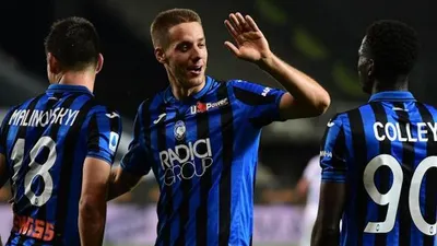 Gelandang Atalanta, Mario Pasalic, merayakan golnya usai mencetak gol pertama timnya selama pertandingan Pertandingan sepak bola Serie A Italia, Atalanta melawan Brescia dimainkan di Stadion Atleti Azzurri d'Italia Bergamo, Italia, Rabu (15/7] dini hari WIB. [MIGUEL MEDINA / AFP]