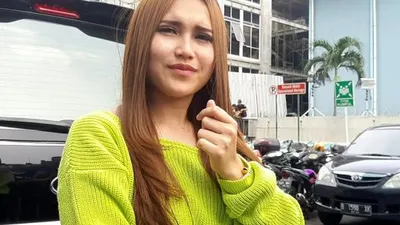 Benarkan Kabar Dirinya Batal Nikah, Ayu Ting Ting Pasrah (suara.com)