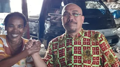 Azas Tigor Nainggolan bersama pemulung Bantar Gebang, Mbak Sri/Dok. pribadi