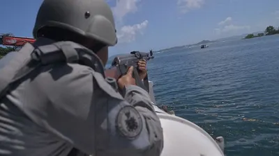 Kamla Zona Maritim Tengah menggelar simulasi penanganan kapal nelayan asing di Perairan Serei, Minahasa Utara, Sulawesi Utara, Kamis (27/2/2020). (Humas Bakamla)