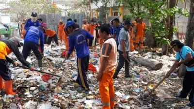 Pengobatan gratis dan berbagi sembako digelar Polres Kepulauan Seribu di RPTRA Amiterdam, Pulau Untung Jawa (pulauseribu.jakarta.go.id)