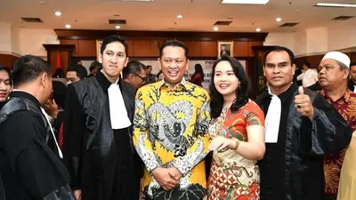 Ketua MPR, Bambang Soesatyo saat menghadiri pengambilan sumpah advokat putra ketiganya, Yudhistira Raditya Soesatyo di Pengadilan Tinggi Jakarta, Rabu (12/2/2020) (Ketua MPR)
