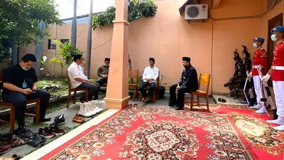 Ketua MPR, Bambang Soesatyo melayat di kediaman duka almarhum ibu Joko Widodo di Solo, Kamis (26/3/2020) (Ketua MPR)
