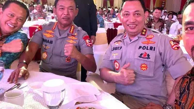 Ketua MPR, Bambang Soesatyo foto bersama Kapolri Jenderal Idham Azis, Kabareskrim  Irjen (Pol) Listyo Sigit Prabowo, dan Wakil Ketua Komisi III DPR, Ahmad Sahroni di Mabes Polri, Jakarta, Senin (16/12/2019)/Dok pribadi