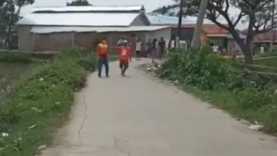 Tangkapan layar video warga yang diduga menolak pemakaman jenazah yang meninggal akibat virus corona. (Istimewa)