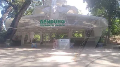 Bandung Zoo tutup di tengah pandemi Covid-19. (Ayobandung/Mildan Aballoh)