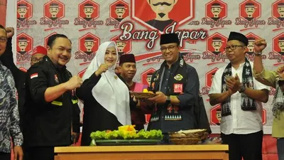 Gubernur Anies Baswedan bersama Ketum Ormas Bang Japar Fahira Idris saat Milad ke-2 Bang Japar/Istimewa