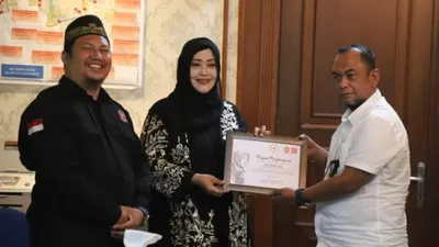 Ketum Bang Japar Fahira Idris bersama Kepala Suban Kesbangpol Jakut Iyan Sopian Hadi/utara.jakarta.go.id