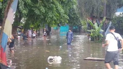 Suasana banjir di Jalan Kebon Jeruk Baru, Jakarta Barat, pada tahun 2016. (Tribunnews.com)