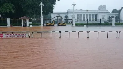 Istana Negara di Jalan Medan Merdeka Utara, Jakarta Pusat terkepung banjir akibat hujan yang mengguyur Jakarta terus menerus, Senin (9/2/2015).(Antara Foto/Fanny Octavianus)