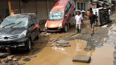 Pemandangan pascabanjir di Pondok Gede Permai, Jatiasih yang disebut sebagai wilayah bencana banjir terparah di Kota Bekasi. (Antara Foto/Risky Andrianto)