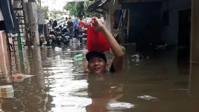 Banjir merendam kawasan Rawa Buaya Klingkit Jakarta Barat, Rabu (1/1/2020)