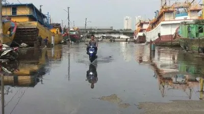 Banjir rob mulai menggenangi pesisir Jakarta, tepatnya di wilayah Penjaringan, kawasan Muara Angke dan Muara Baru (Jumat, 10/1/2020). (SINDOnews)