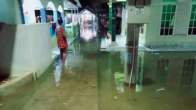 Banjir rob menggenangi sejumlah permukiman penduduk di kawasan pesisir Cirebon. (istimewa)