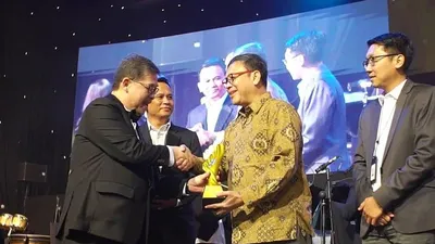 Dua penghargaan sekaligus diboyong Bank bjb yaitu The Best Digital Banking Innovation & The Best Banking in Financial Inclusion dalam ajang Artajasa Award 2020.