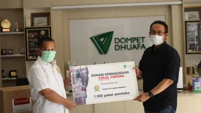 Kantor Wilayah Direktorat Jenderal Pajak (DJP) Jakarta Selatan II mendonasikan Rp300 juta lewat Dompet Dhuafa. Uang sumbangan ini dikonversi menjadi 1.000 paket kebutuhan pokok alias sembako yang akan dibagikan ke masyarakat miskin di wilayah Kanwil DJP Jakarta Selatan II.  (Dok. Dompet Dhuafa)
