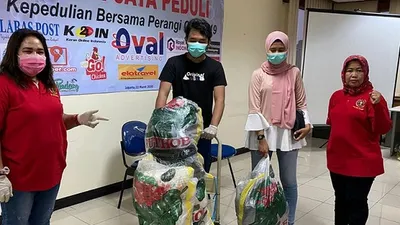 PWI Jaya Peduli Bagikan Paket Sembako untuk Wartawan dan Warga Terdampak Corona