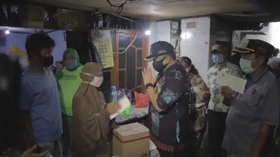 Sebanyak 18.186 paket kebutuhan bahan pokok dibagikan langsung ke rumah-rumah warga penerima manfaat yang tersebar di 18 RW Kelurahan Penjaringan, Kecamatan Penjaringan, Jakarta Utara.  (Pemkot Jakut)