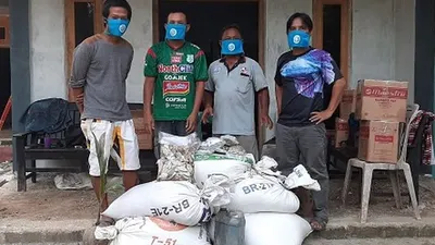 Barter pangan melalui Lumbung Pangan Nelayan.