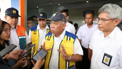 Menteri PUPR, Basuki Hadimuljono, diwawancara oleh awak media massa. (Biro Komunikasi Publik Kementerian PUPR)