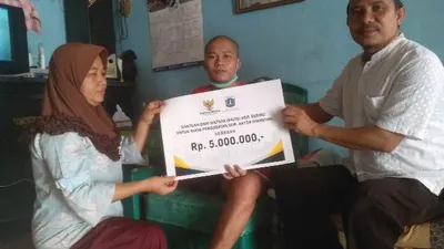 Badan Amil Zakat Nasional (Baznas) Bazis Provinsi DKI Jakarta menyalurkan bantuan kepada Pemprov DKI Jakarta. (dok)