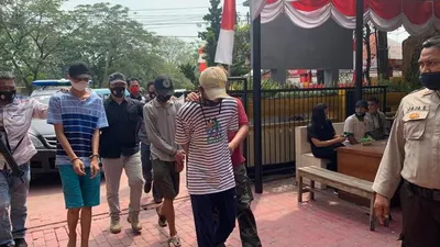 Belasan anggota geng motor Make Muke ditangkap polisi, Rabu (5/8).  (Foto: Akhmad Nursyeha)