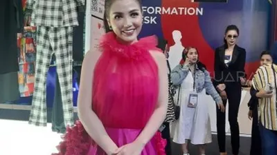 Bella Shofie memperkenalkan baju rancangannya di JFW 2020 di kawasan Senayan, Jakarta, Jumat (25/10/2019)/Suara.com (Yuliani)