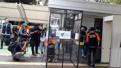 Dompet Dhuafa memasang bilik sterilisasi di Balai Kota DKI Jakarta, Kamis (26/3/2020) (Humas Dompet Dhuafa)