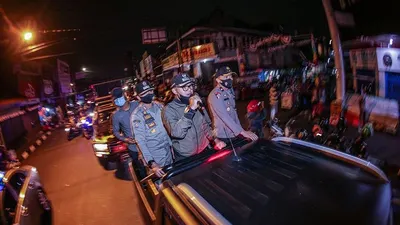 Wali Kota Bogor Bima Arya meminta warga yang berkerumuman untuk membubarkan diri/kotabogor.go.id