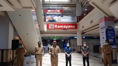 Wali Kota Bogor, Bima Arya, memberi penjelasan tentang operasional Mal BTM. (Ayobogor.com/Husnul Khatimah)