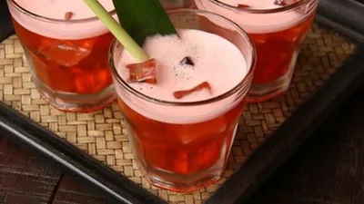 Bir Pletok berwarna merah menggoda