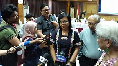 pakar hukum tata negara Bivitri Savitri usai pertemuannya dengan Menteri Koordinator Politik, Hukum, dan Keamanan (Menko Polhukam), Mahfud MD di Kemenko Polhukam, Senin (11/11/2019)/Ayojakarta.com- Dhika Noor Alam