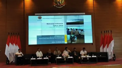 Chairman and Founder Jababeka Group, Setyono Djuandi Darmono saat bertemu Kepala BNPB LetJen Doni Monardo di kantor BNPB Jakarta pada Sabtu (9/5/2020). (dok)